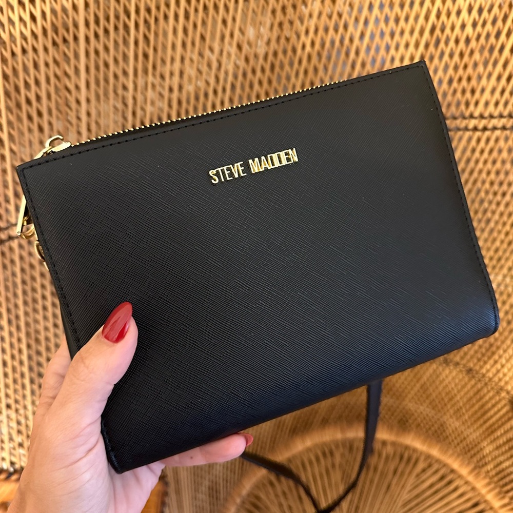 Steve Madden Black Crossbody with Gold Chain - Picture 3 of 7